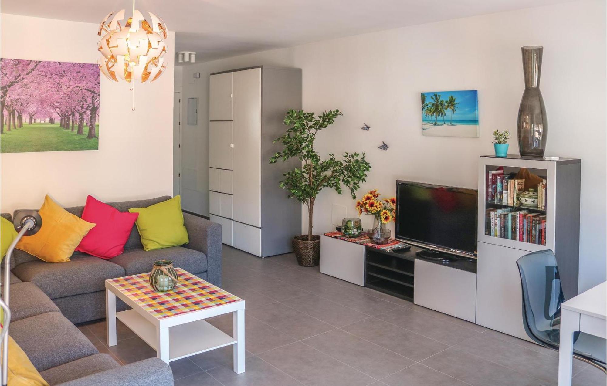 4 Bedroom Stunning Apartment In Malaga Exterior photo