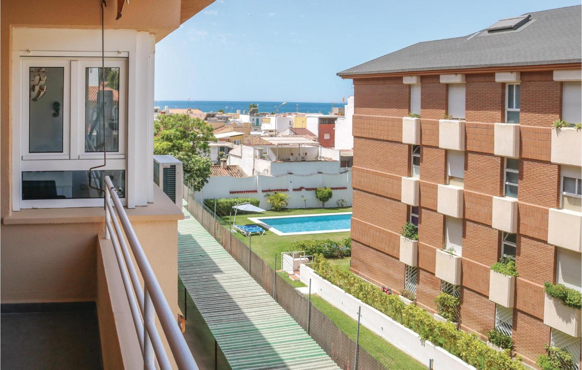 4 Bedroom Stunning Apartment In Malaga Exterior photo