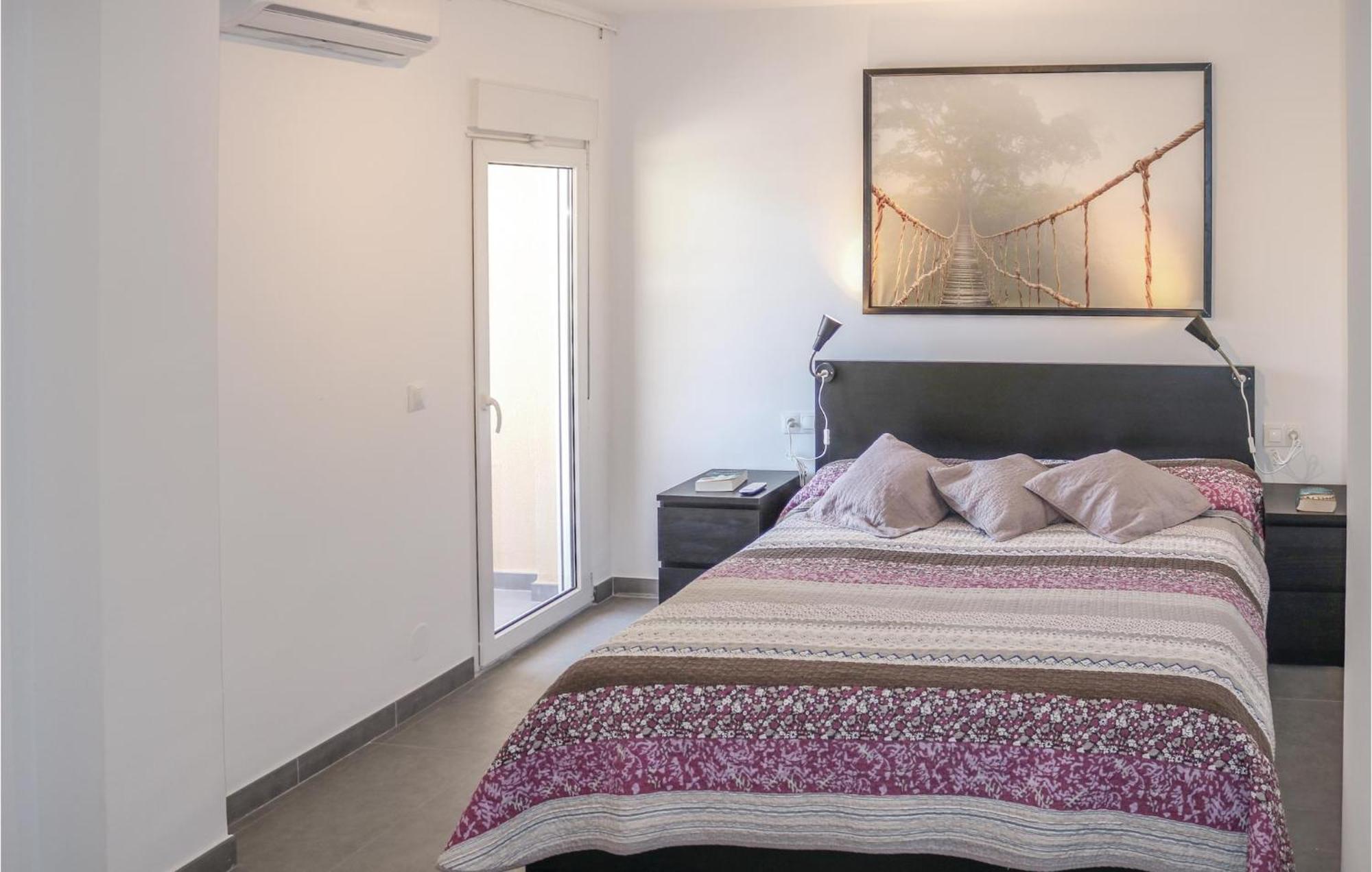 4 Bedroom Stunning Apartment In Malaga Exterior photo