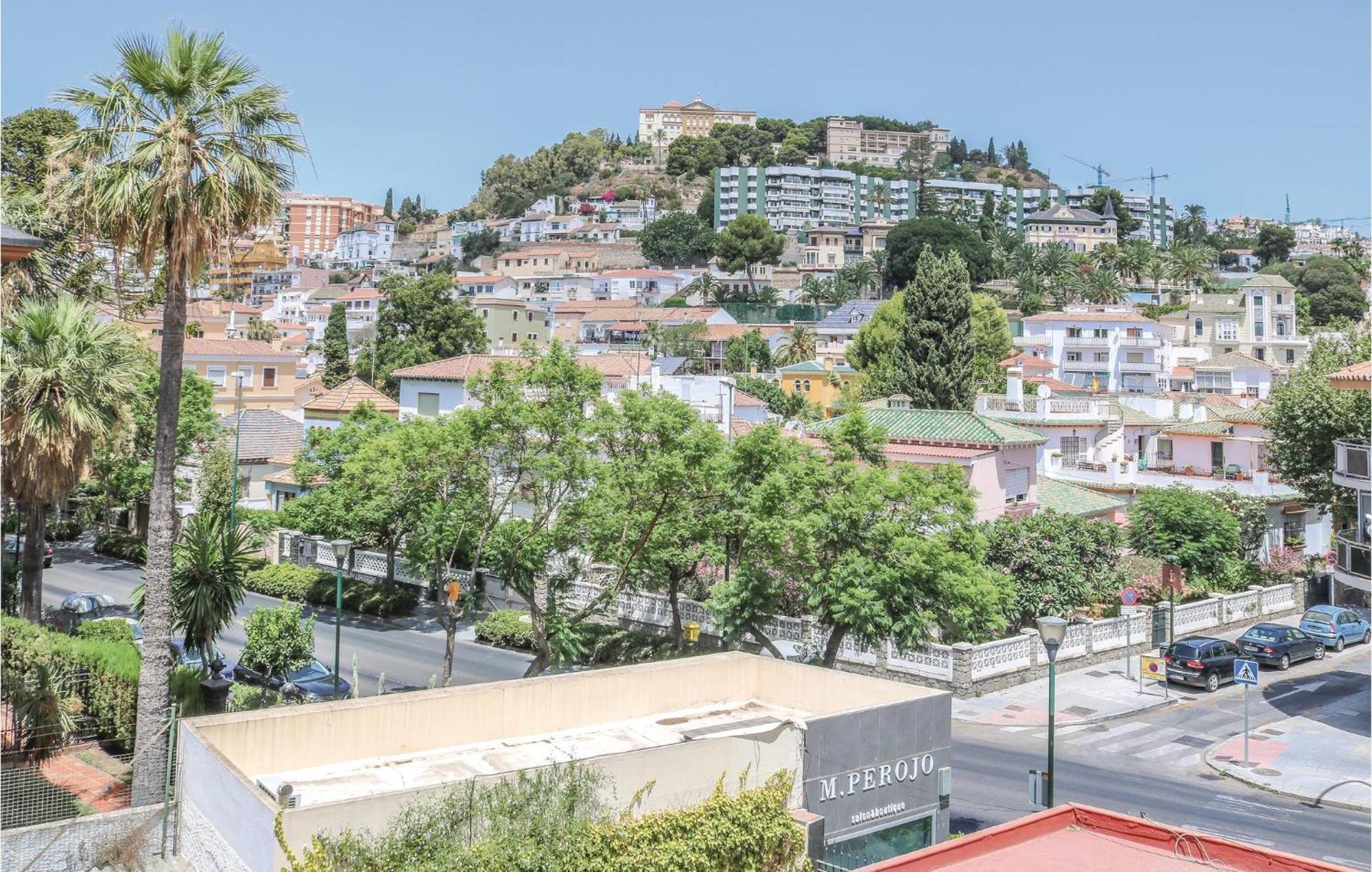 4 Bedroom Stunning Apartment In Malaga Exterior photo
