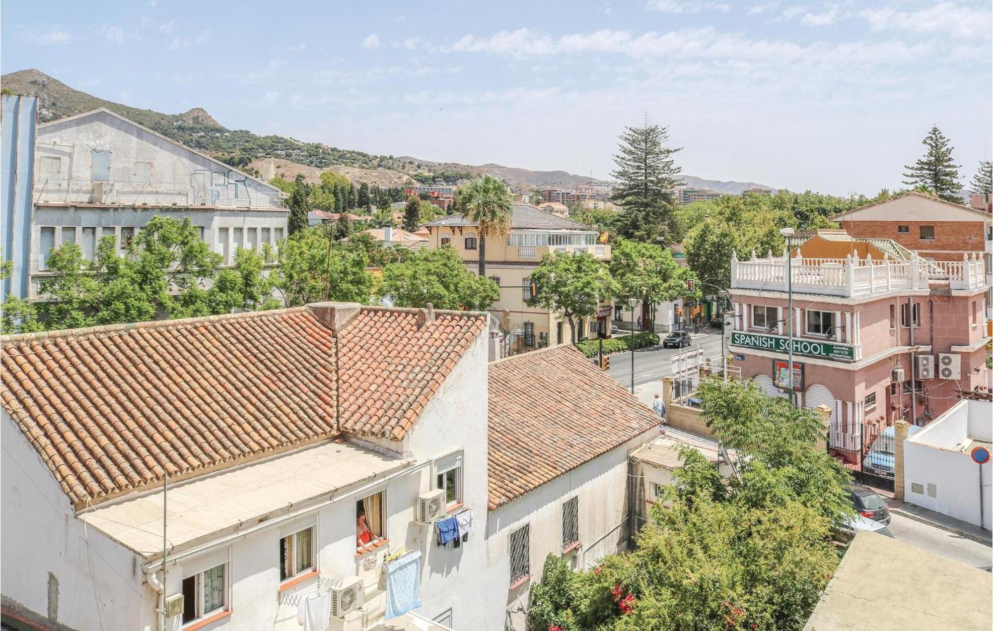 4 Bedroom Stunning Apartment In Malaga Exterior photo